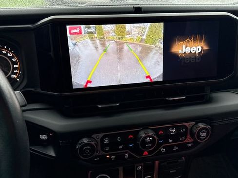 Used 2024 Jeep Wrangler Unlimited Rubicon 392 image 31