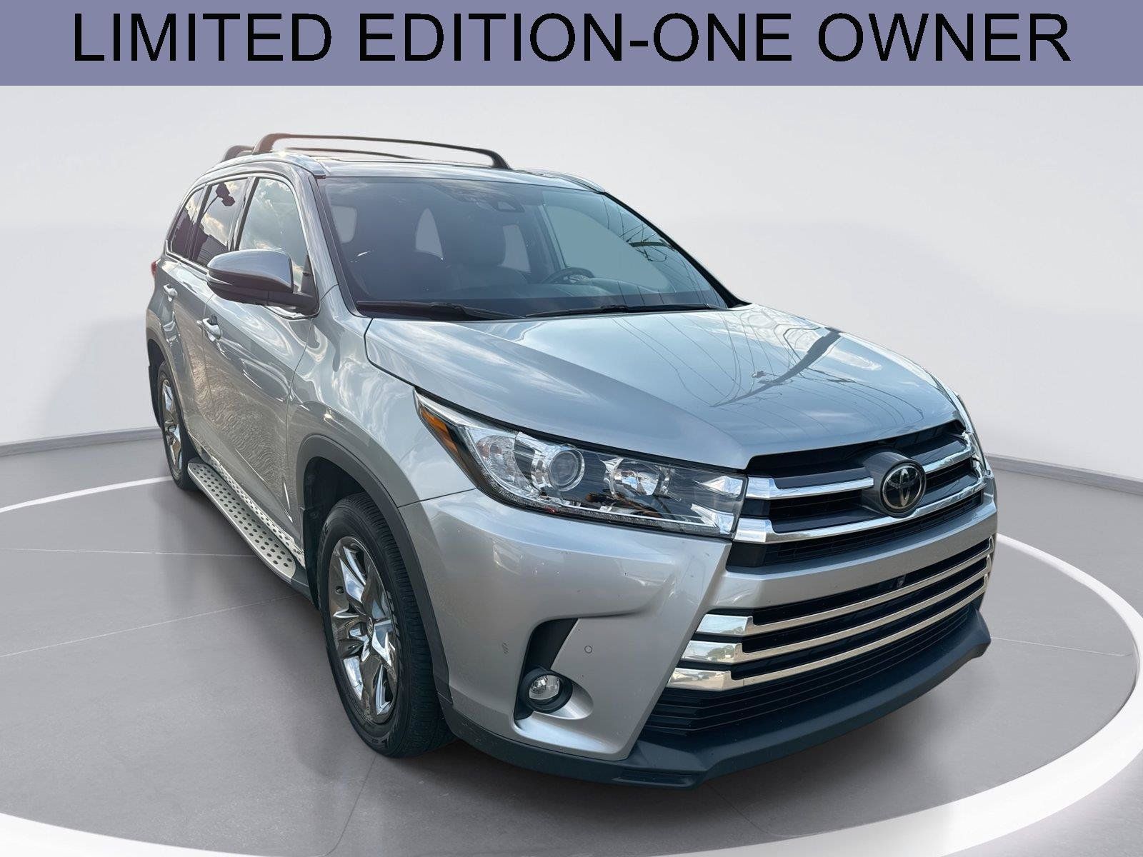 Used 2019 Toyota Highlander Limited Platinum FWD image 1