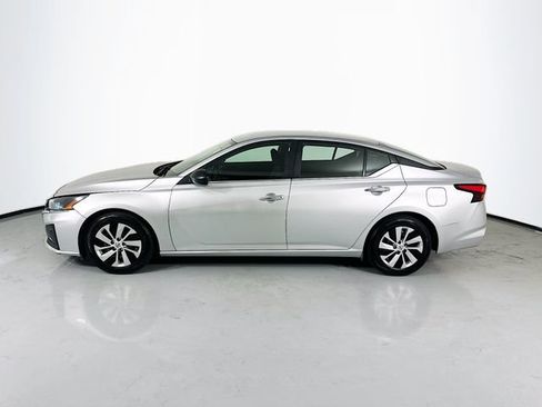 Used 2024 Nissan Altima 2.5 S FWD image 6