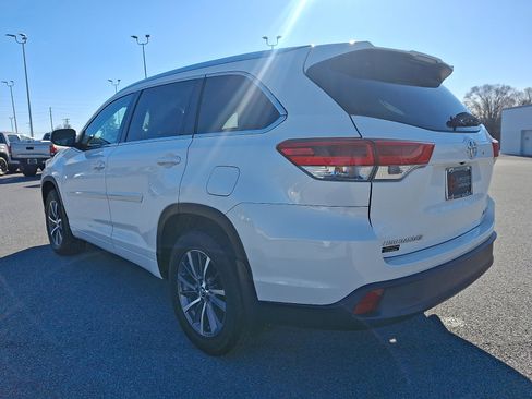 Used 2017 Toyota Highlander XLE image 4