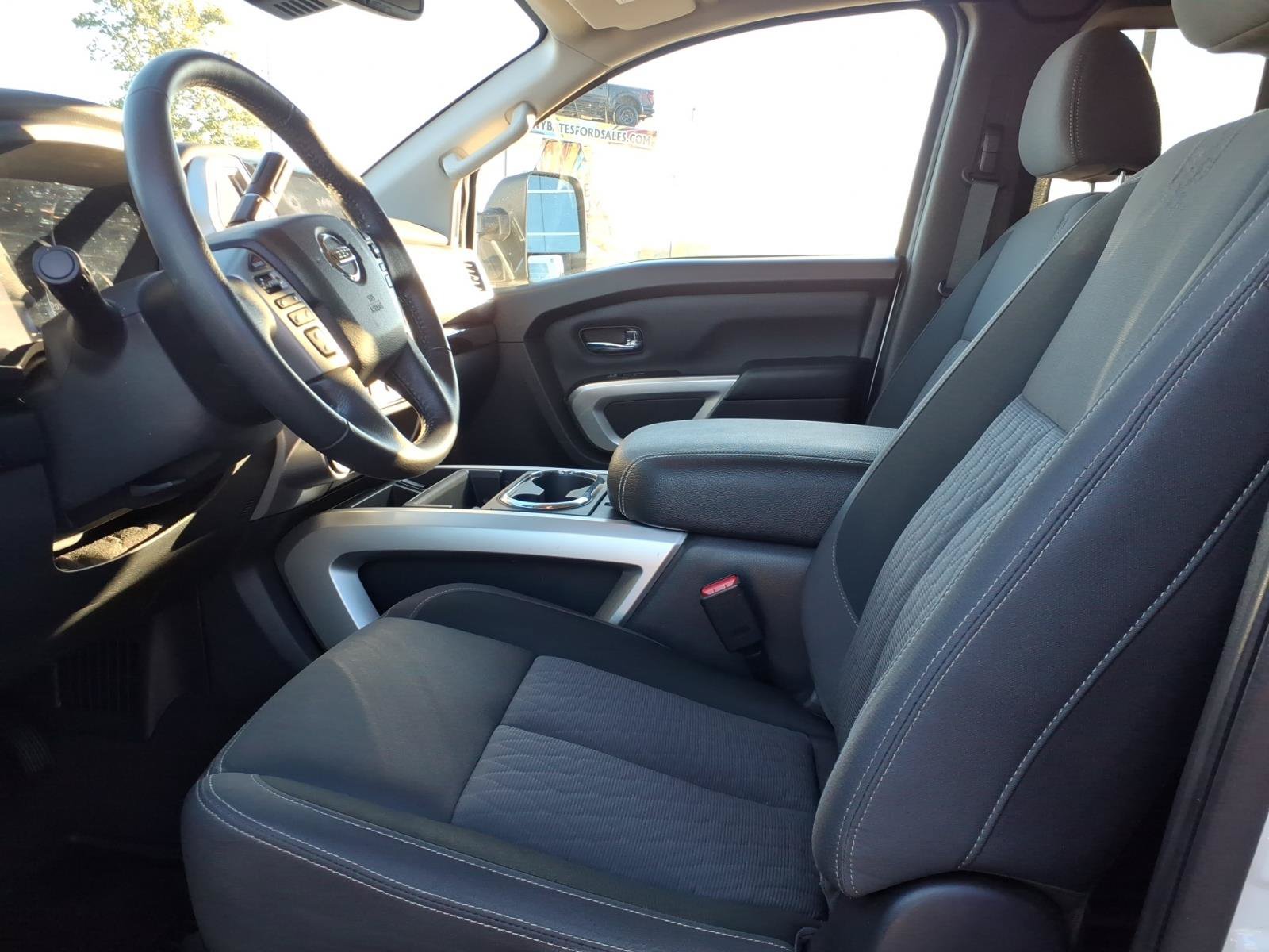 Used 2020 Nissan Titan SV w/ SV Convenience Package AWD/4WD image 10