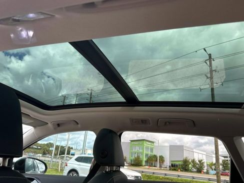 Used 2024 Volkswagen Taos SE image 19