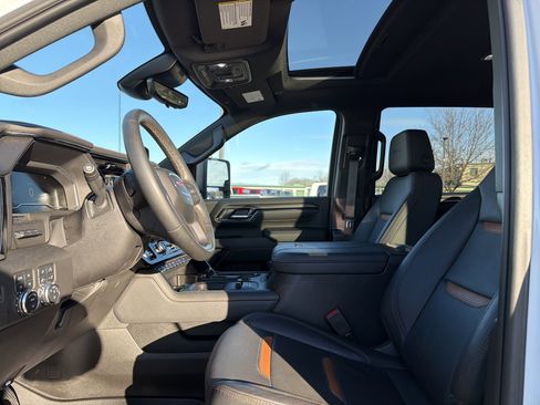 Used 2024 GMC Sierra 2500 AT4 w/ AT4 Premium Plus Package image 12