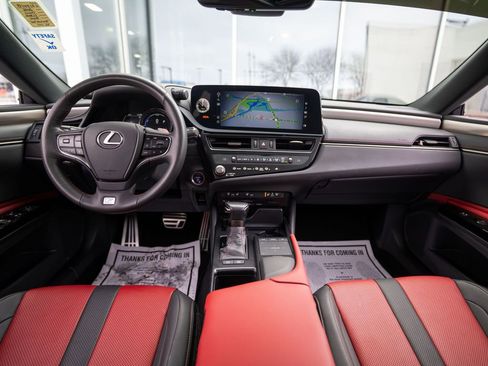 Used 2022 Lexus ES 300h F Sport image 9