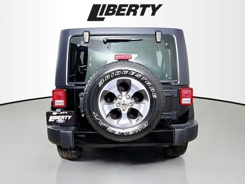 Used 2017 Jeep Wrangler Unlimited Sahara w/ Connectivity Group image 6