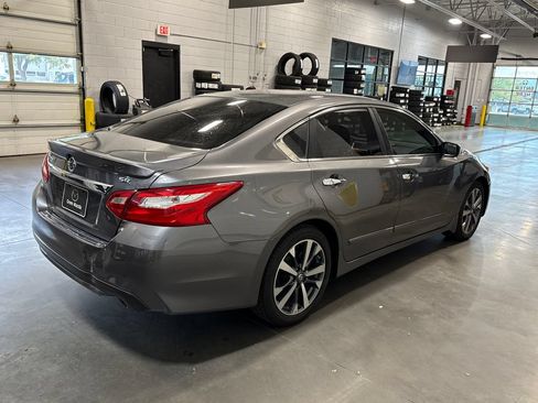 Used 2016 Nissan Altima 2.5 SR FWD image 4