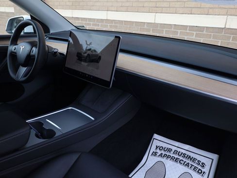 Used 2023 Tesla Model Y AWD image 26