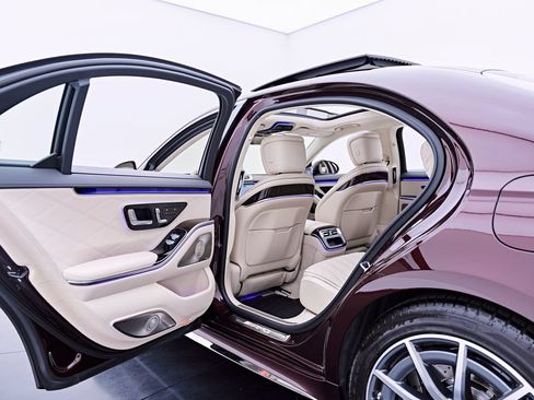 Used 2024 Mercedes-Benz S 63 AMG S image 38