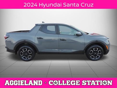 Used 2024 Hyundai Santa Cruz SEL FWD image 2