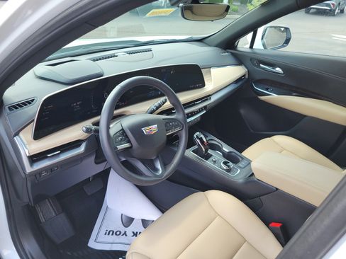 Used 2025 Cadillac XT4 Premium Luxury w/ Technology Package AWD/4WD image 17