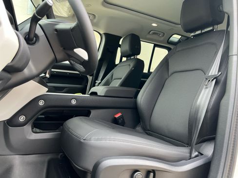 Used 2025 Land Rover Defender 110 S image 13