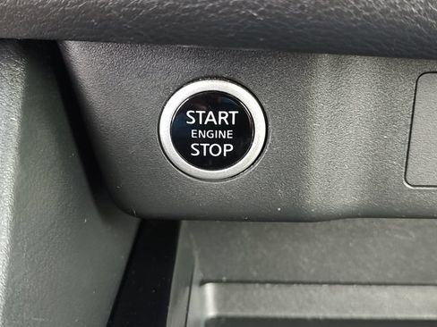 Used 2021 Nissan Rogue SV AWD/4WD image 19