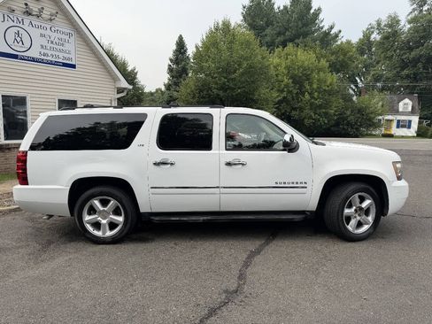 Used 2010 Chevrolet Suburban LTZ RWD image 8