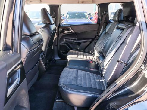 Used 2024 Mitsubishi Outlander SE AWD/4WD image 16