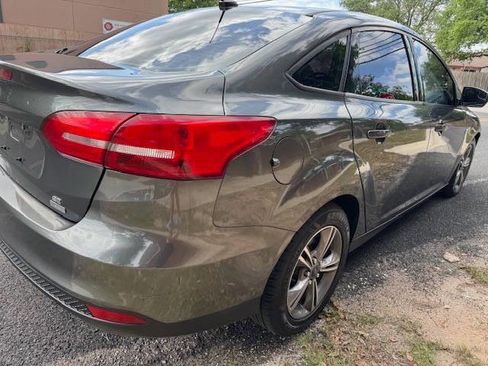 Used 2017 Ford Focus SE FWD image 11