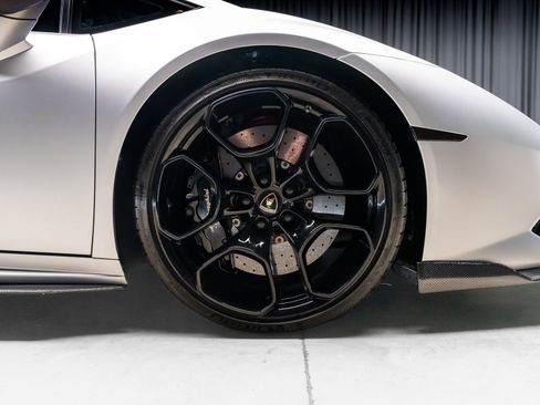 Used 2015 Lamborghini Huracan LP 610-4 image 28