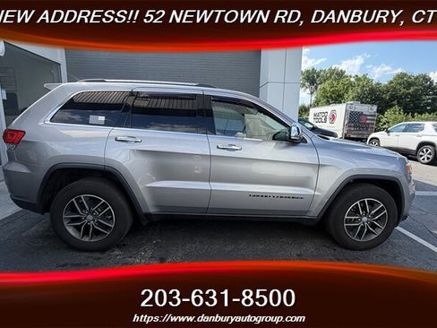Used 2017 Jeep Grand Cherokee Limited AWD/4WD image 6