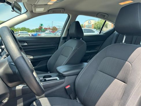 Used 2025 Nissan Altima 2.5 SV FWD image 26