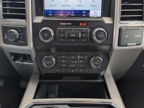 Used 2020 Ford F250 Lariat w/ Lariat Value Package AWD/4WD image 18