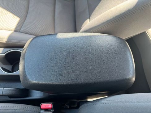 Used 2016 Hyundai Elantra SE FWD image 17