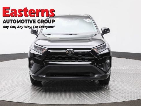 Used 2021 Toyota RAV4 XLE w/ Convenience Package image 2