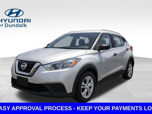 Used 2019 Nissan Kicks S FWD image 3