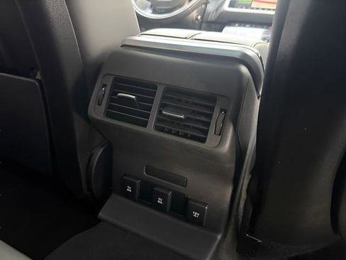 Used 2019 Land Rover Range Rover Velar R-Dynamic SE image 23