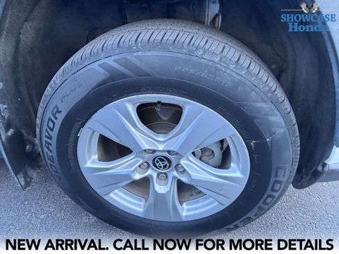 Used 2021 Toyota RAV4 XLE w/ Convenience Package AWD/4WD image 7