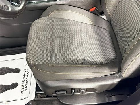 Used 2020 Chevrolet Traverse LT image 18