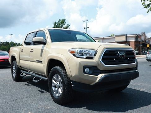 Used 2018 Toyota Tacoma SR5 RWD image 3