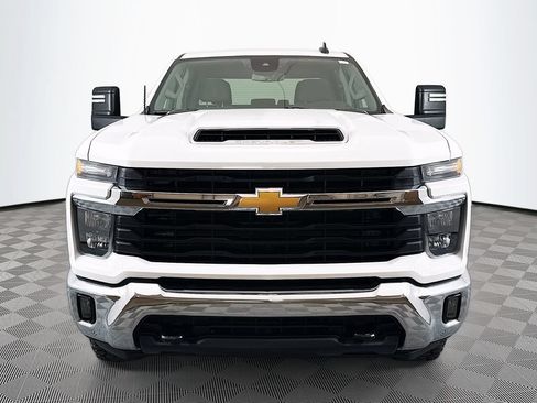 Used 2025 Chevrolet Silverado 2500 LT AWD/4WD image 2
