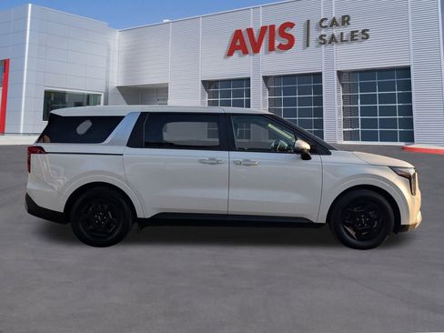 Used 2025 Kia Carnival image 7