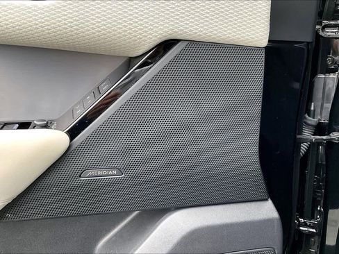 Used 2023 Land Rover Range Rover Velar R-Dynamic S image 36