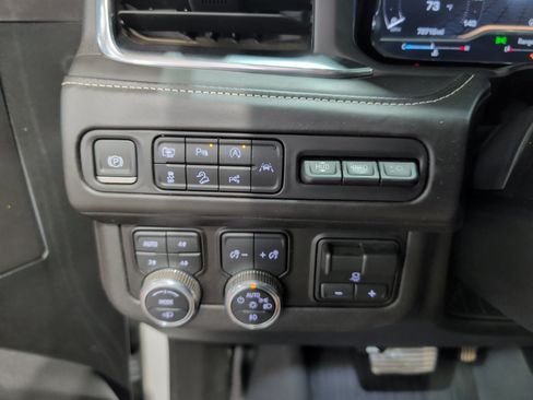 Used 2023 GMC Yukon Denali Ultimate AWD/4WD image 11