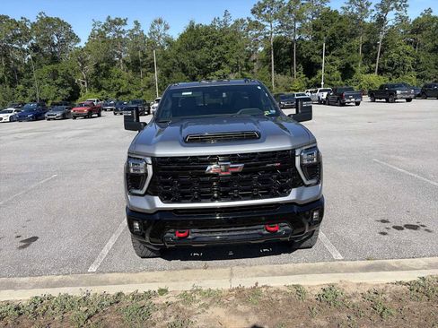 Used 2025 Chevrolet Silverado 2500 ZR2 AWD/4WD image 3