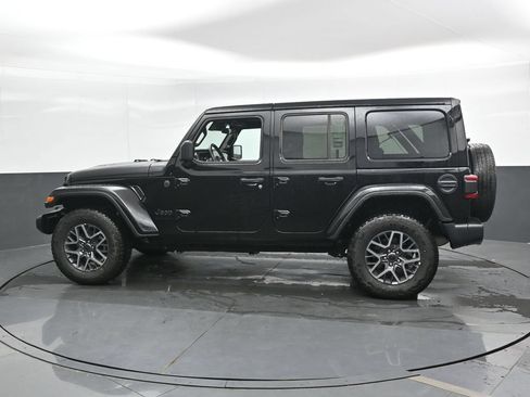 Used 2025 Jeep Wrangler Unlimited Sahara AWD/4WD image 8