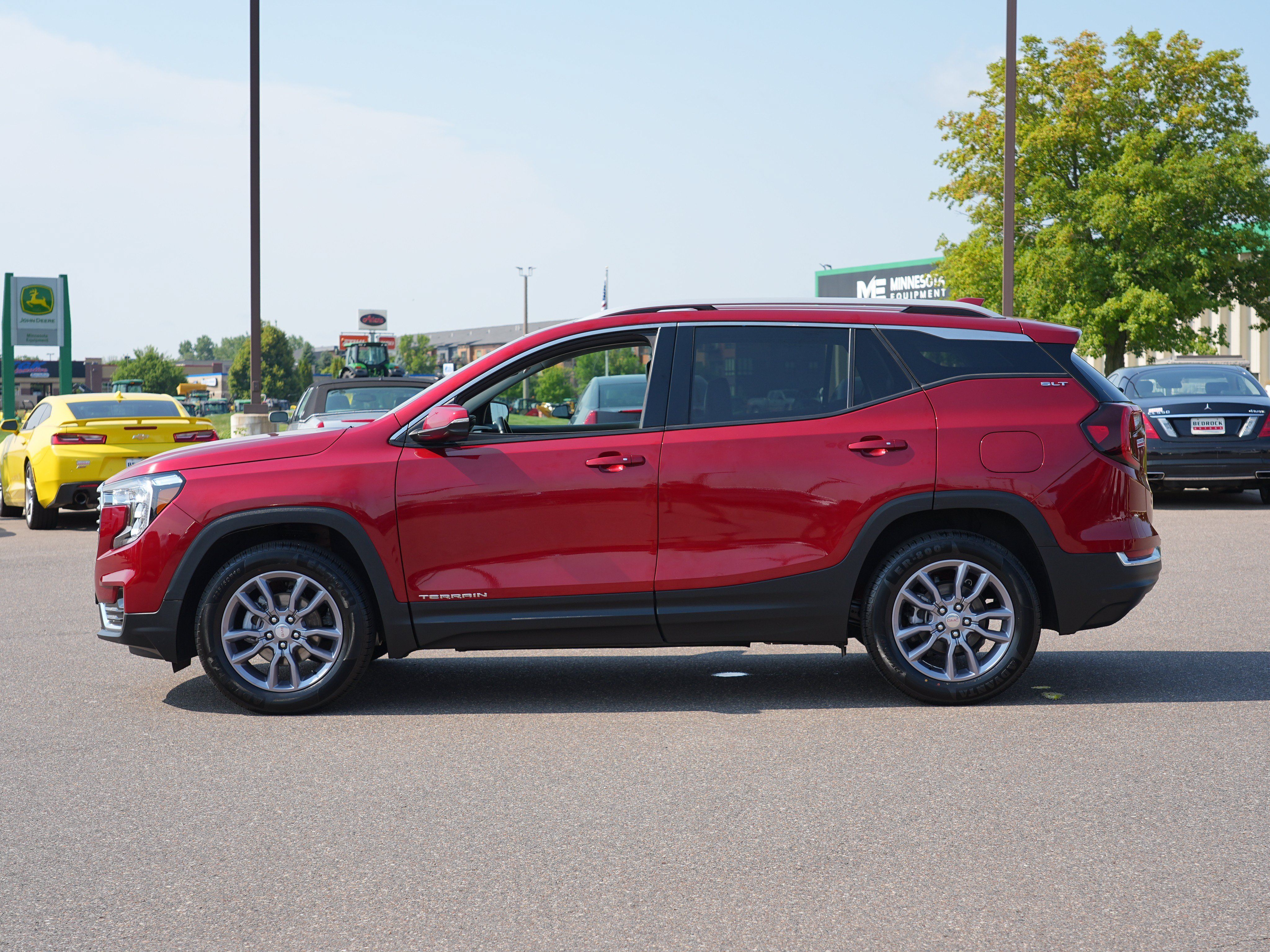 Used 2023 GMC Terrain SLT AWD/4WD image 6