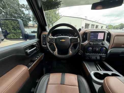 Used 2022 Chevrolet Silverado 2500 High Country AWD/4WD image 2