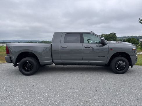 New 2026 RAM 3500 Laramie AWD/4WD image 14