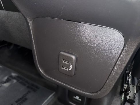 Used 2024 GMC Terrain SLT image 25