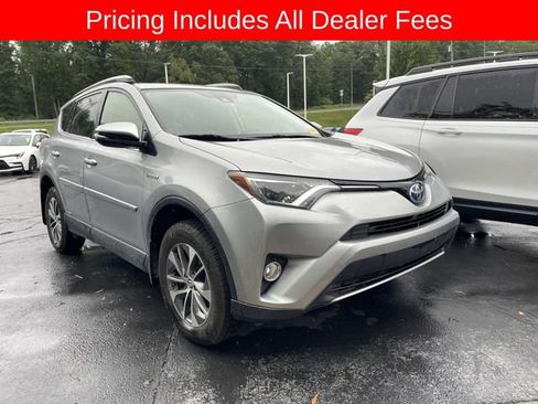 Used 2017 Toyota RAV4 XLE AWD/4WD image 12