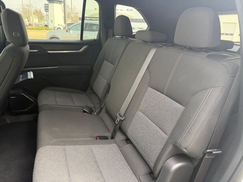 Used 2025 GMC Acadia Elevation AWD/4WD image 24