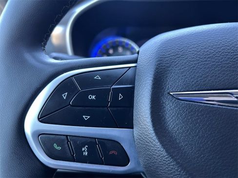 Used 2024 Chrysler Pacifica Touring-L image 23