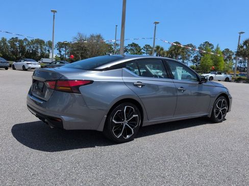 Used 2023 Nissan Altima 2.5 SR w/ SR Premium Package image 4