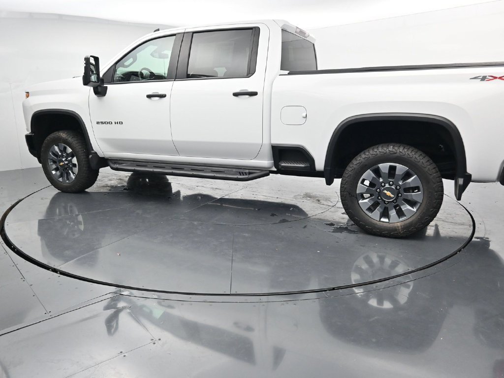 Used 2022 Chevrolet Silverado 2500 Custom w/ Custom Value Package AWD/4WD image 5