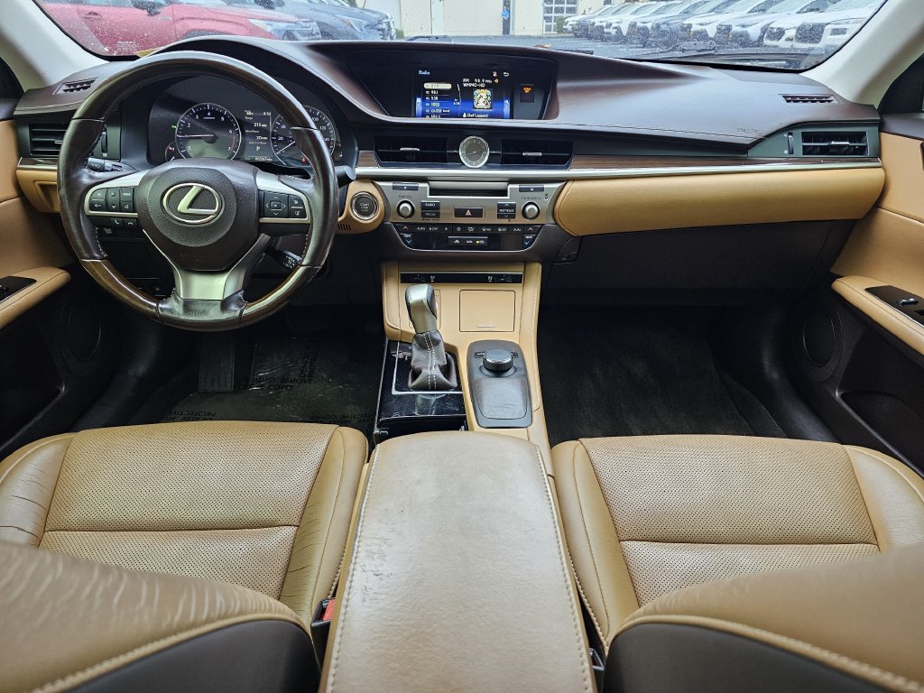 Used 2016 Lexus ES 350 w/ Premium Package w/Wood Trim FWD image 11