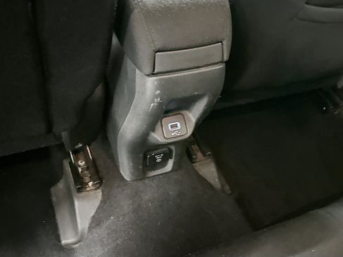 Used 2018 Jeep Renegade Latitude w/ UConnect 8.4 Nav Group image 28