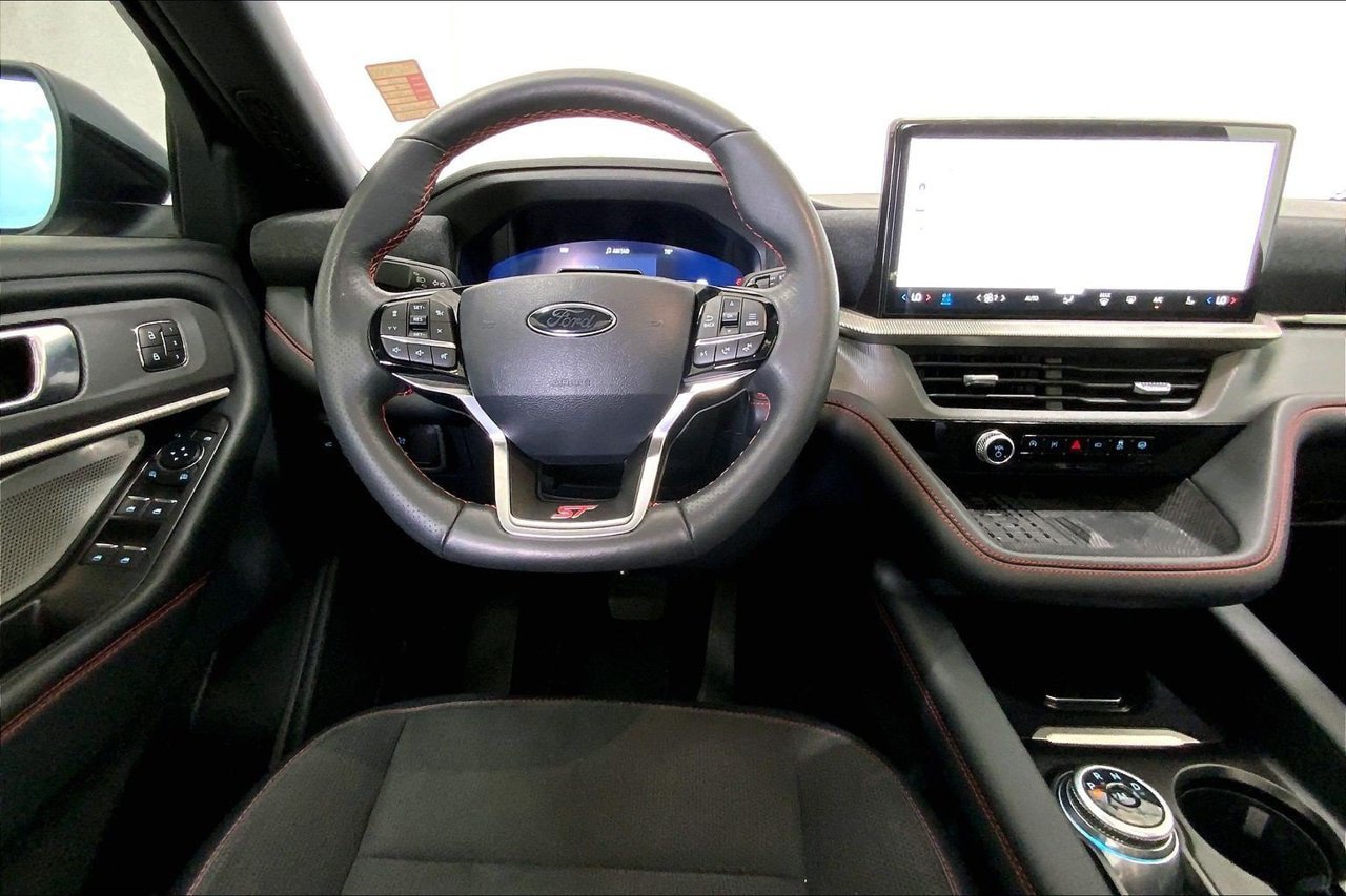 Used 2025 Ford Explorer ST w/ Sun And Sound Package AWD/4WD image 4
