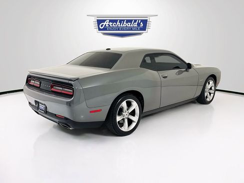 Used 2017 Dodge Challenger R/T RWD image 8