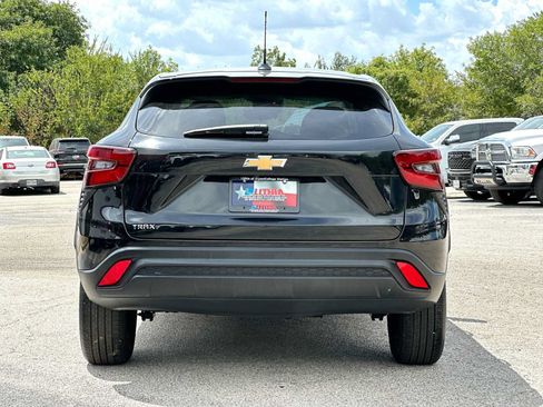 Used 2024 Chevrolet Trax LS w/ Driver Confidence Package FWD image 14